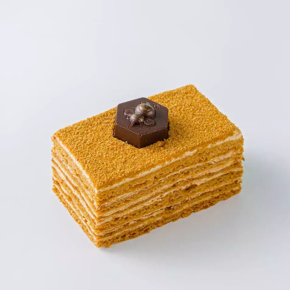 Пирожное Медовик