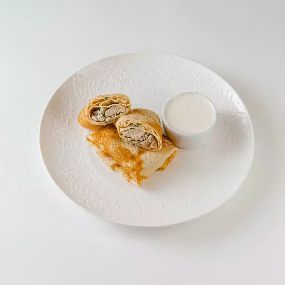 Блины с курицей, грибами и шпинатом