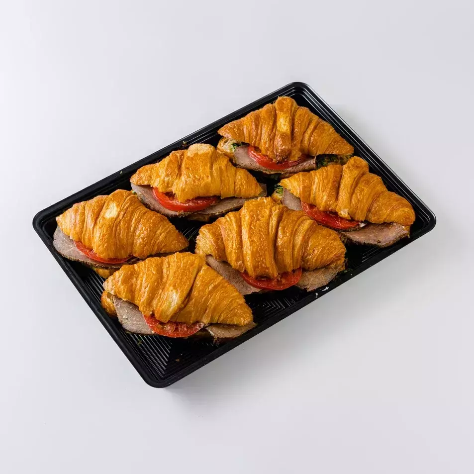 Мини круассан с ростбифом