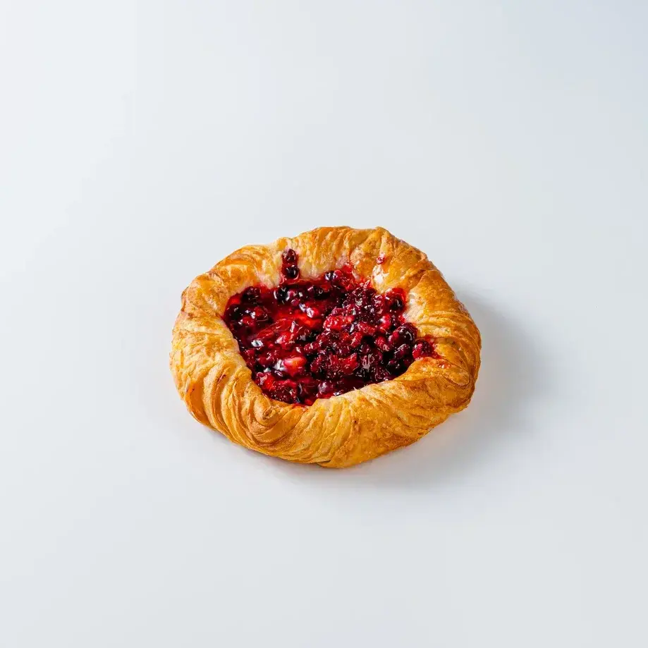 Даниш с брусникой